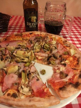 Pizzeria La Familia